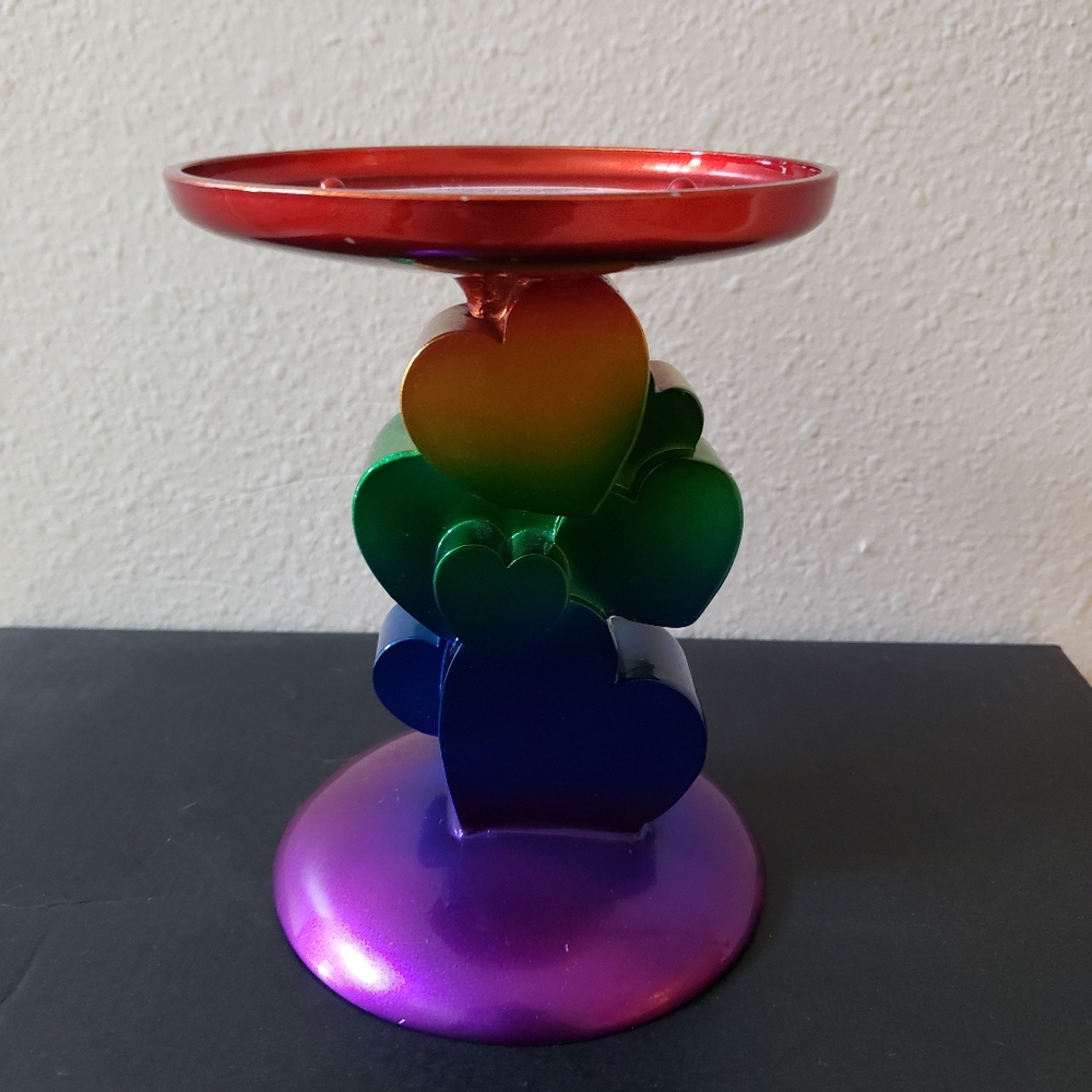 BBW 2022 3 Wick Pride Heart Pedalstal
